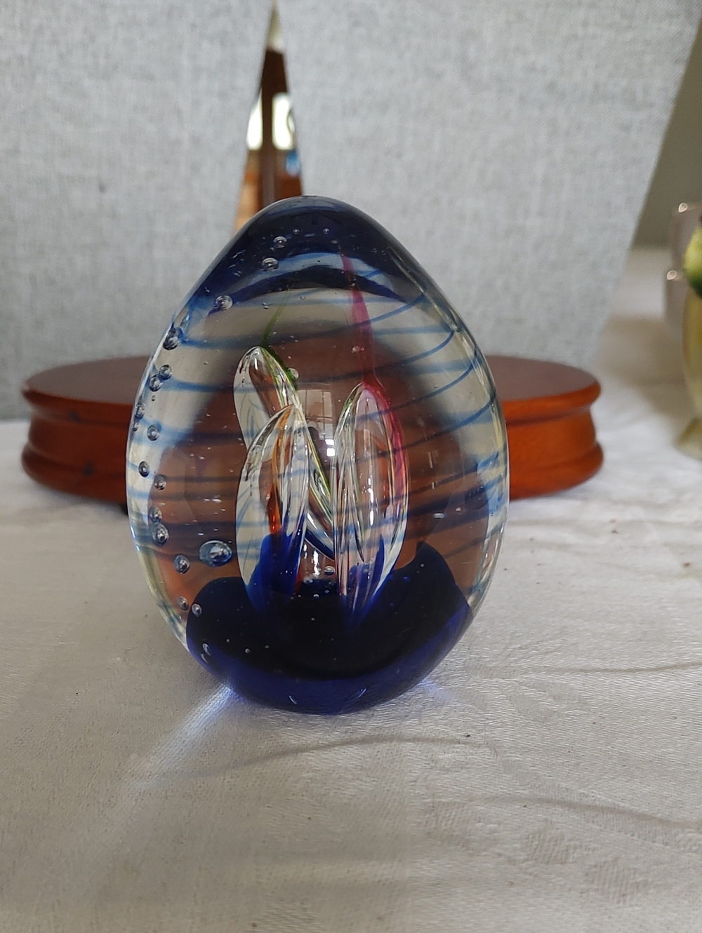 Vtge Dynasty Art Glass Paperweight Clear w/ Cobalt Blue Swirl Egg Shape